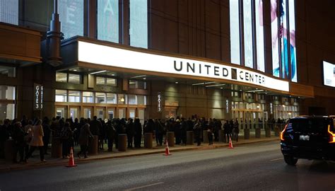 United Center, FanDuel plan to create sportsbook .